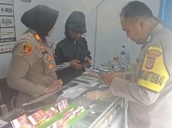 Polisi Ringkus Penjual Obat Keras Berkedok Konter HP di Bogor