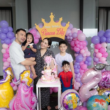 Genap Berusia 2 Tahun, 7 Potret Ultah Lily Anak Raffi-Gigi  yang Sederhana Penuh Makna
