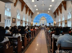 Umat Kristiani Rayakan Paskah dengan Sukacita di Katedral Medan