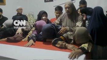 Jenazah Prajurit TNI Gugur di Lebanon Tiba di Cimahi, Tangis Pecah
