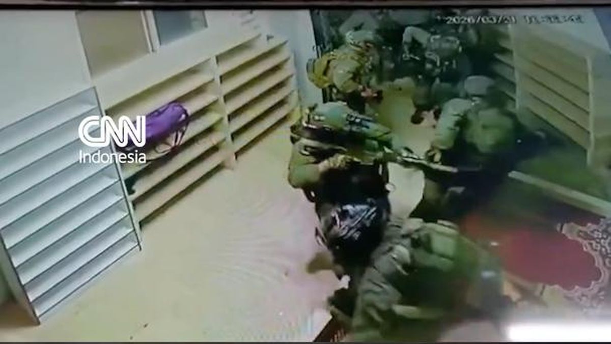 Detik-detik Anjing IDF Serang Pria Palestina di Masjid Tepi Barat