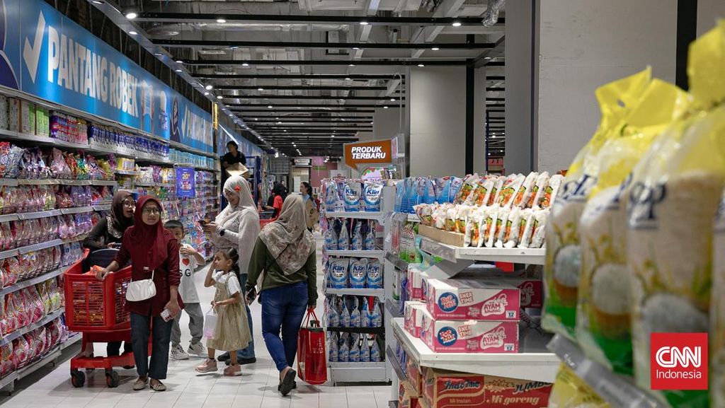 FOTO: Transmart Full Day Sale, Warga Buru Diskon Besar-besaran