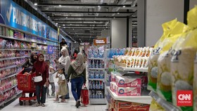 FOTO: Transmart Full Day Sale, Warga Buru Diskon Besar-besaran