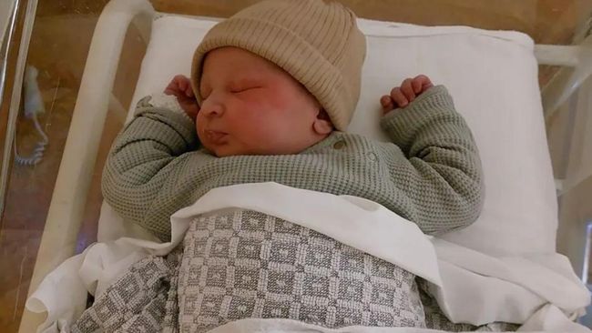 5 Potret Wajah Bule Baby Maxim Anak Kedua Gracia Indri Dan Suami Belanda