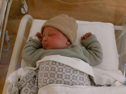 5 Potret Wajah Bule Baby Maxim Anak Kedua Gracia Indri & Suami Belanda