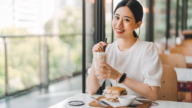 8 Kelebihan Orang Yang Lebih Suka Makan Sendiri Di Restoran