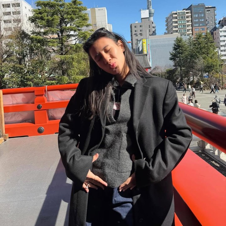 <p>Dalam satu foto, Shenina tak lupa mengabadikan potret kehamilannya dan penampilannya yang memancarkan <em>pregnancy glowing</em>. Perempuan 27 tahun ini juga tampak memamerkan baby bump kehamilannya yang sudah terlihat besar. (Foto: Instagram @sheninacinnamon)</p>