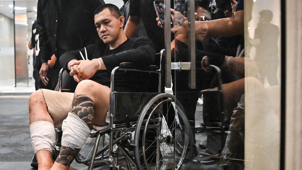 'The Doctor' Bandar Jaringan Koh Erwin Tiba di Polri Pakai Kursi Roda