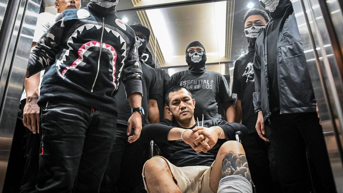 'The Doctor' Bandar Jaringan Koh Erwin Tiba di Polri Pakai Kursi Roda