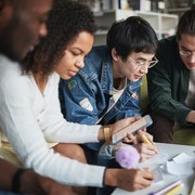 5 Trik Ketagihan Belajar Senikmat Doomscrolling di Medsos