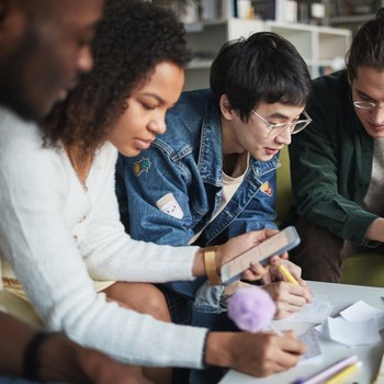 5 Trik Ketagihan Belajar Senikmat Doomscrolling di Medsos