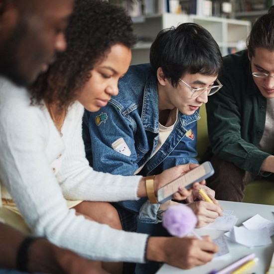 5 Trik Ketagihan Belajar Senikmat Doomscrolling di Medsos