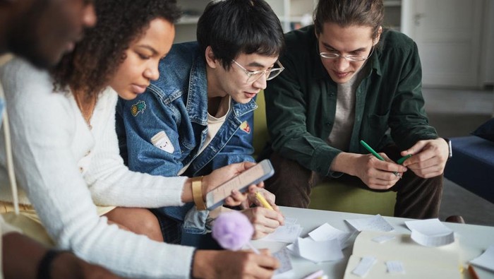 5 Trik Ketagihan Belajar Senikmat Doomscrolling di Medsos