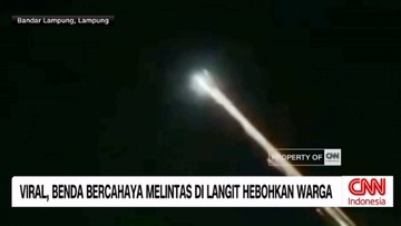 VIDEO: Benda Bercahaya Melintas di Langit Lampung Terekam Jelas