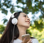 4 Ciri Kepribadian Orang yang Suka Musik Mellow