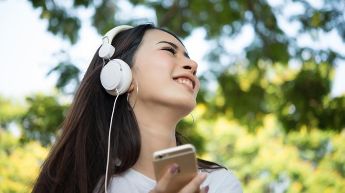 4 Ciri Kepribadian Orang yang Suka Musik Mellow