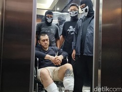 DPO Narkoba Andre The Doctor Tiba di Bareskrim, Tangan Diborgol-Kaki Diperban