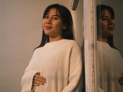 Bukan Pregnancy Glowing, Adinda Thomas Malah Keluhkan Jerawatan saat Hamil