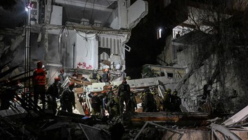 FOTO: Rudal Iran Hantam Gedung di Haifa Israel, 2 Tewas