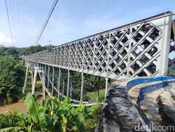 Video Lansia Diduga Lompat dari Jembatan Cirahong Gegerkan Warga Ciamis