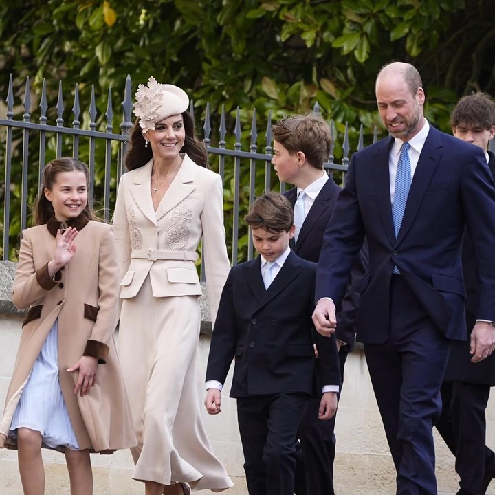 <p>Dalam unggahan itu, terlihat pasangan Kate Middleton dan Pangeran William bersama ketiga anaknya menghadiri acara Kebaktian Paskah di Windsor setelah dua tahun absen.&nbsp;(Foto: Instagram @theroyalfamily/princeandprincessofwales)</p>