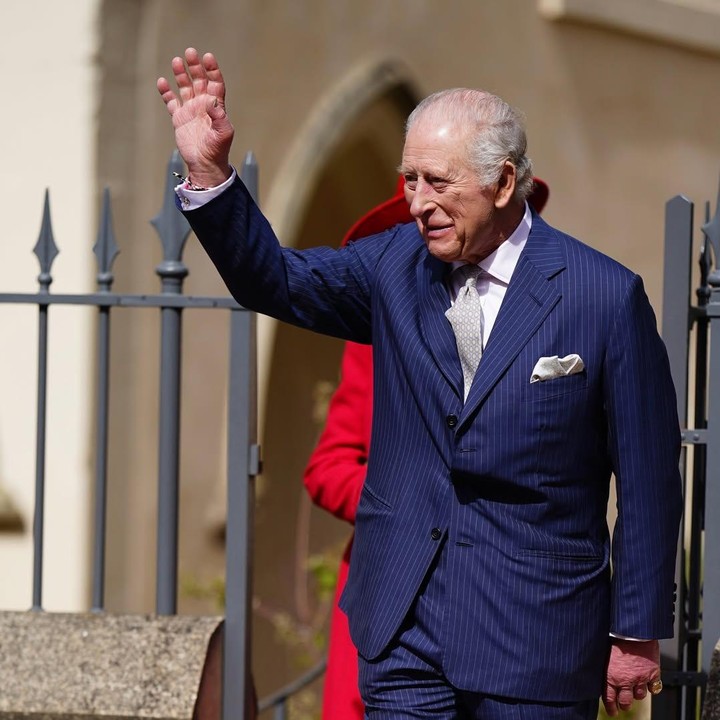 <p><em>Postingan</em> tersebut pun menuai pujian warganet yang senang melihat kebersamaan keluarga kerajaan ini, Bunda. &ldquo;Senang sekali melihat kalian semua di hari spesial ini. Selamat Paskah untuk Keluarga Kerajaan,&rdquo; tulis akun <em>@william_catheri****.</em> &ldquo;Semua orang terlihat menawan. Selamat Paskah!&rdquo; tulis akun <em>@thechristineb****.&nbsp;</em>(Foto: Instagram @theroyalfamily/princeandprincessofwales)</p>