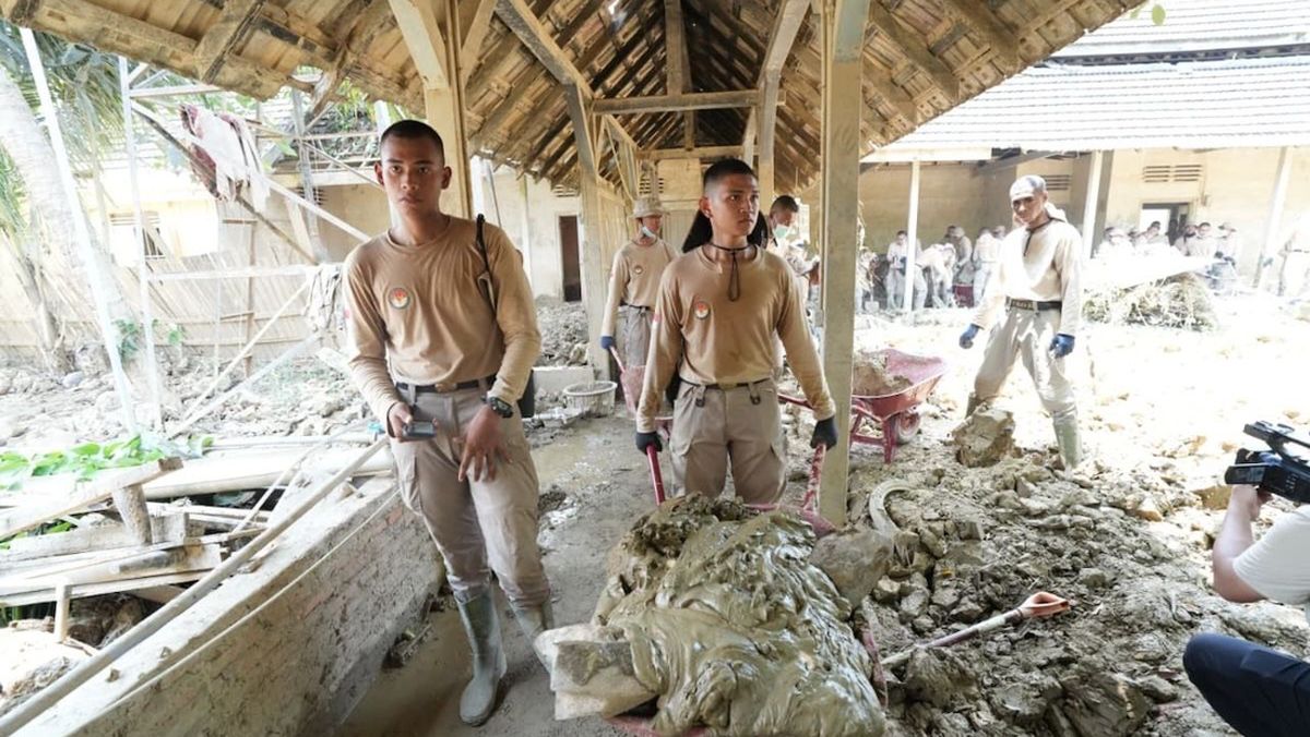 Praja IPDN Gotong Royong Pulihkan Situs Bersejarah Aceh Tamiang