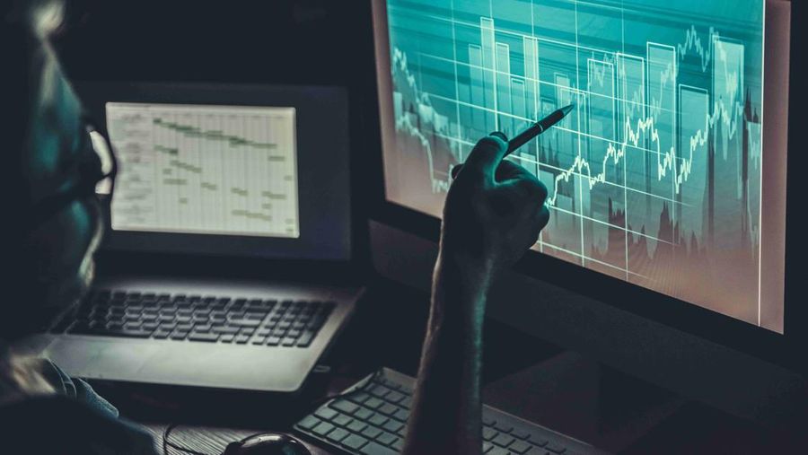 IHSG turun 2,19% ke 7.026,78, asing catat jual bersih. DSSA siap stock split 1:25, isu free float jadi sorotan pasar di tengah sentimen global.