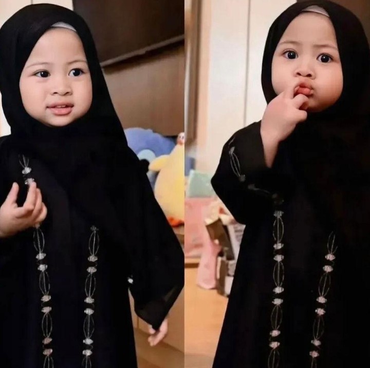 <p>Di usianya yang kini sudah genap dua tahun, Lily tumbuh semakin cantik dan menggemaskan, Bunda. Mengintip dari beberapa unggahan di Instagram, dirinya juga terlihat sudah semakin aktif dan pintar mengoceh, lho. (Foto: Instagram @raffinagita1717)</p>