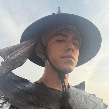 Unggahan Selfie Nine Naphat setelah 1030 Hari Bikin Heboh