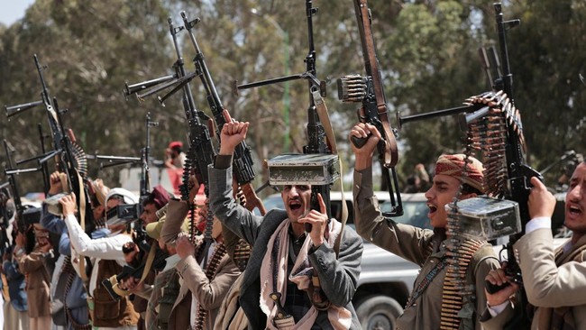 Iran-Israel Saling Serang, Houthi Yaman 'Turun' Tutup Laut Merah