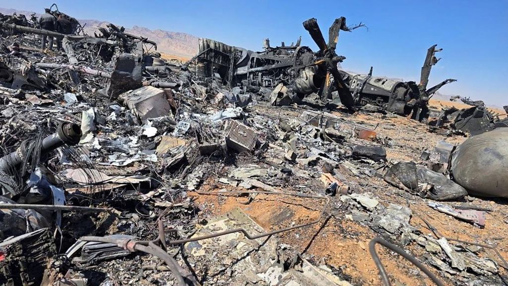 FOTO: Penampakan Bangkai Pesawat AS yang Ditembak Jatuh di Iran