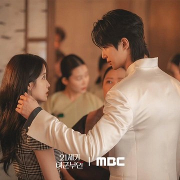 Simak Cerita IU dan Byeon Woo Seok Tentang Style Karakter di Perfect Crown