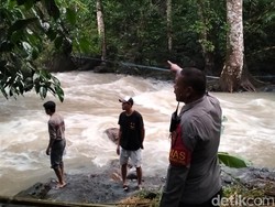 Pulang Wisata Berujung Petaka, Wanita Mataram Hanyut Diterjang Air Bah