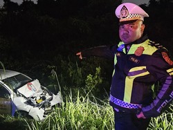 Adu Banteng Bus Pelangi-Mobil Taksi Online di Pekanbaru, 1 Tewas