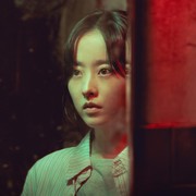 Park Bo Young Dilanda Kebimbangan di Potret Adegan Terbaru Drakor Gold Land