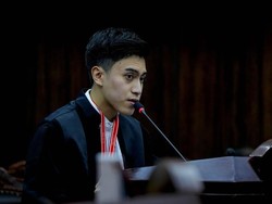 Dijuluki Pengacara Spesialis Janda Kaya Raya, 7 Gaya Ragahdo di Persidangan Disorot