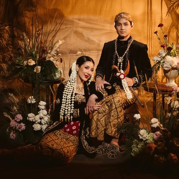 Segera Menikah, 7 Foto Prewedding Teuku Rassya & Cleantha Islan Konsep Tradisional-Modern