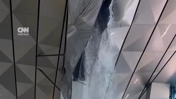 Detik-detik Atap Terminal 3 Bandara Soetta Jebol saat Hujan Deras