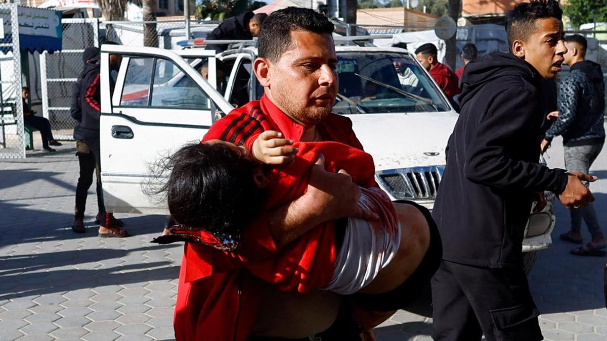 FOTO: Israel Serang Kamp Pengungsian Gaza, 10 Orang Tewas