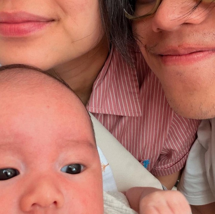 <p>Sejak kelahiran sang anak, putra aktor Ferry Salim ini beberapa kali membagikan momen kebersamaannya dengan Si Kecil, termasuk saat mengasuh lewat akun Instagram pribadinya. Namun hingga kini, Brandon belum mengumumkan secara resmi terkait nama anak pertamanya itu, Bunda. (Foto: Instagram @brandonsalim)</p>