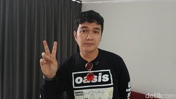 Gosip Terkini Selebriti Insertlive : Keceplosan Sebut Nomor Pribadi, HP Aldi Taher Hang Dibanjiri 10 Ribu Pesan 