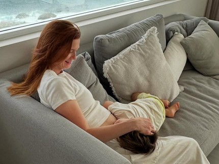 Aktris Pemeran Ginny Weasley di Film 'Harry Potter' Umumkan Kehamilan Kedua