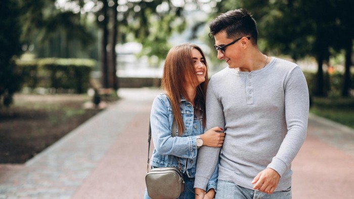 5 Cara Membuat Pasangan Aries Berkesan Denganmu