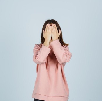 4 Kepribadian Orang yang Sering Mengingat Hal Memalukan di Masa Lalu