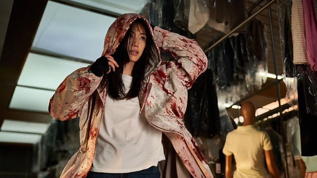 Sutradara Yeon Sang-ho beber beda film zombi terbaru, Colony, yang dibintangi Jun Ji-hyun dengan Train to Busan.