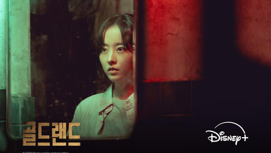 Adegan dalam drama Korea Disney&plus; Gold Land&period;