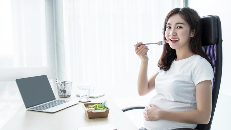 Ilustrasi Ibu Hamil Makan