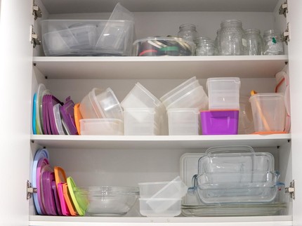 8 Barang yang Sebaiknya Tidak Disimpan di Lemari Dapur Menurut Pakar