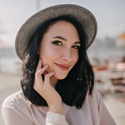 4 Cara Mengenali Perempuan Berkarisma Tinggi dari Kebiasaannya Sehari-hari